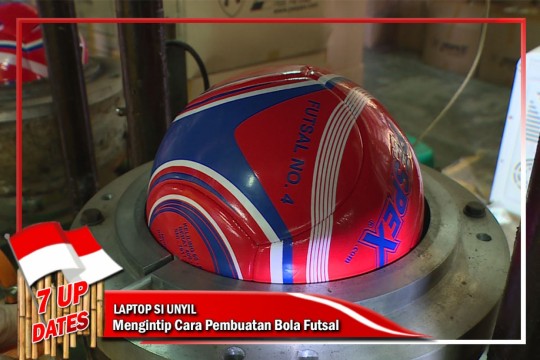 Mengintip Cara Pembuatan Bola Futsal
