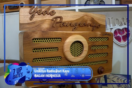 Uniknya Radio Dari Kayu