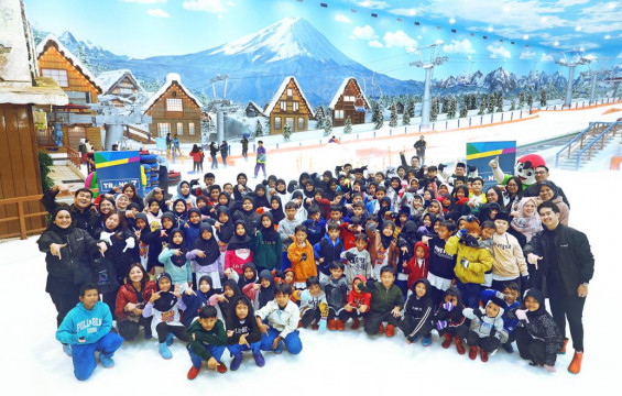 Ngabuburit Bersama 100 Anak Yatim Ke Trans Snow World